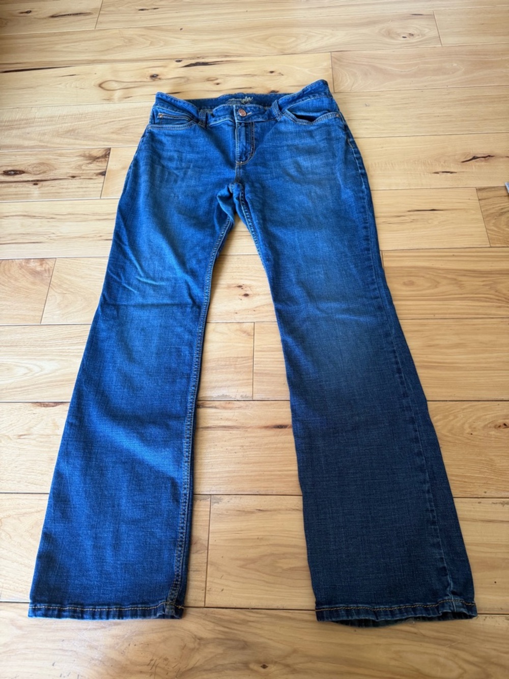 Classic Women's Blue Bootcut Jeans - wrangler retro